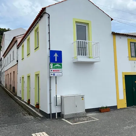 Casa Do Craveiro Ferienhaus *